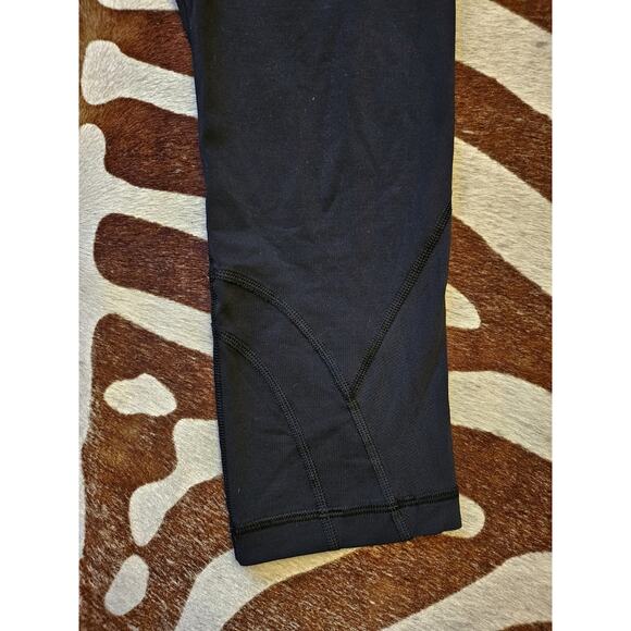 Lululemon Leggings Womens Size 8 Black Multicolor Waistband Crop Capri Back Zip - Picture 3 of 4